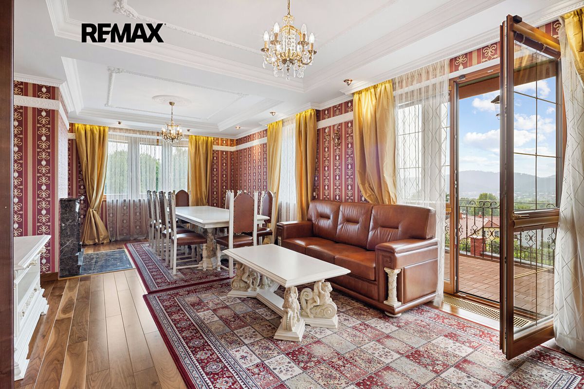 Prodej rodinného domu 435 m², pozemek 927 m² – fotografie 2
