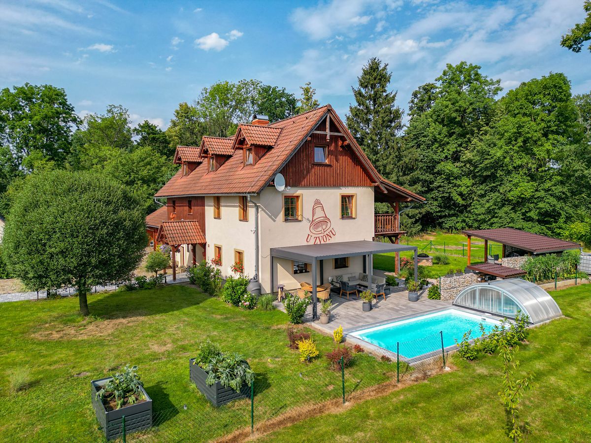 Prodej rodinného domu 180 m², pozemek 2568 m²