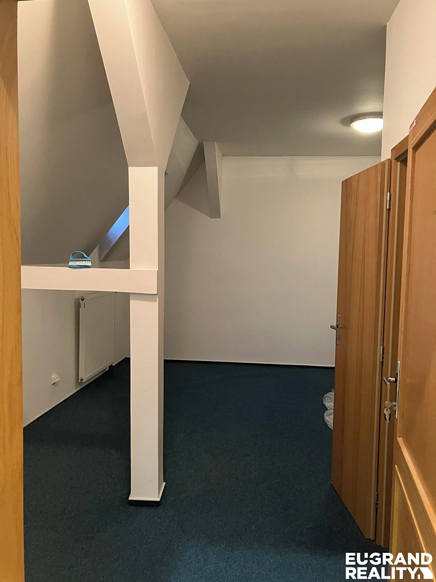 Pronájem kanceláře 151 m² – fotografie 2