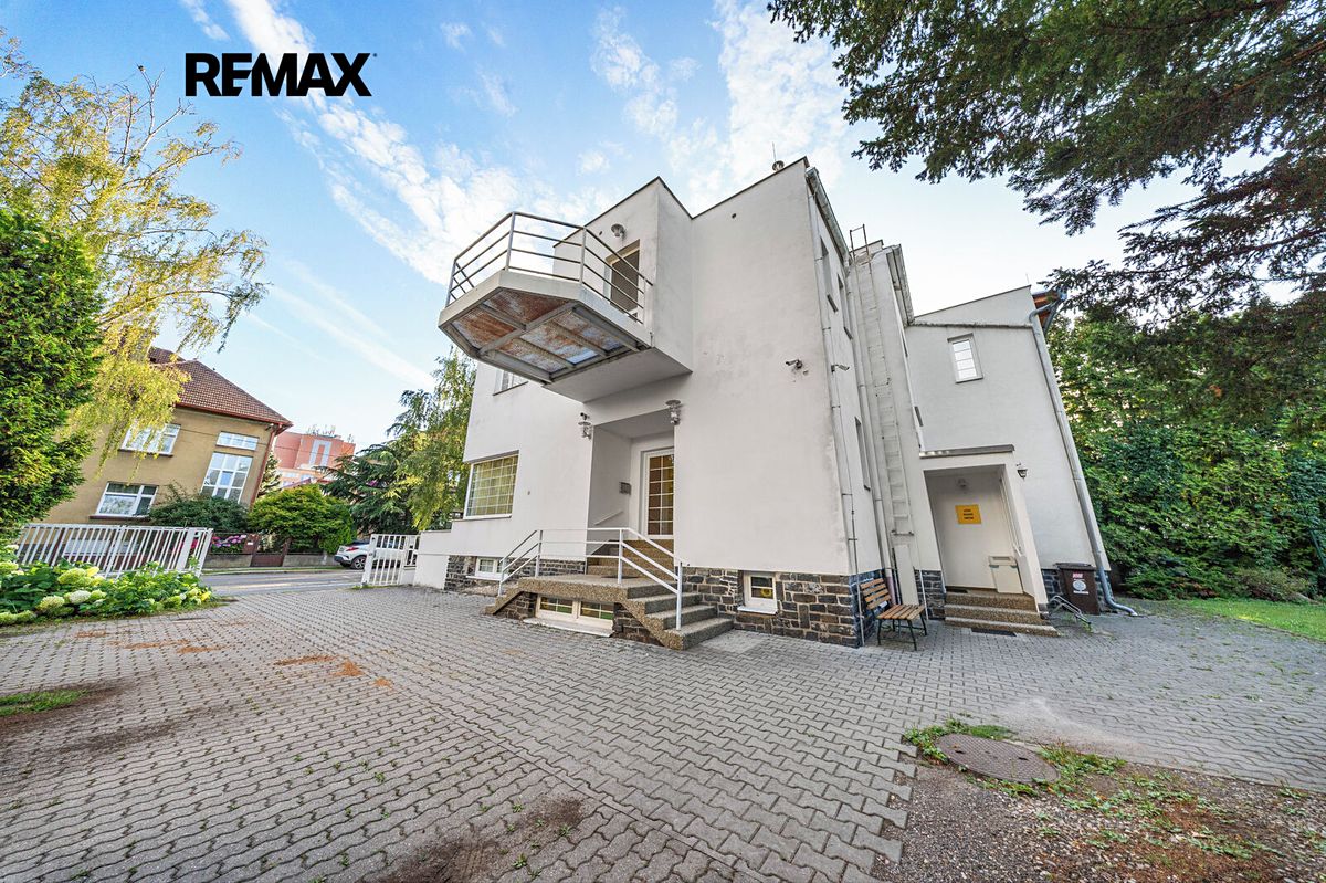 Prodej vily 361 m², pozemek 1042 m² – fotografie 2