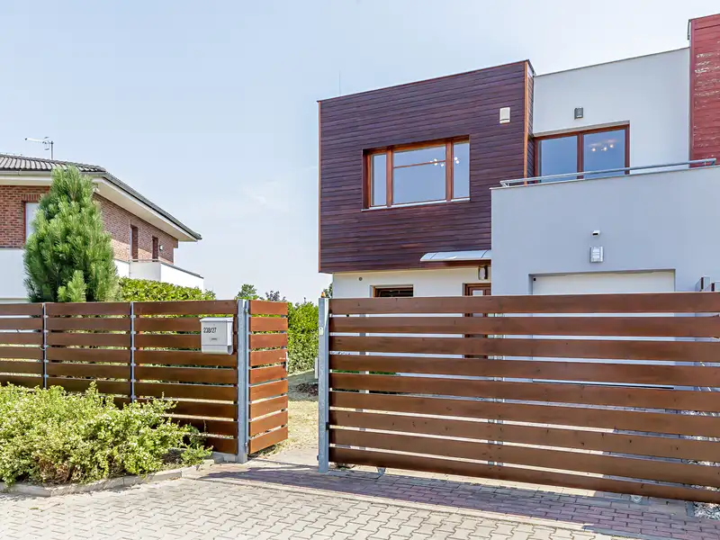 Prodej rodinného domu 137 m², pozemek 566 m², Praha – náhled fotky 1