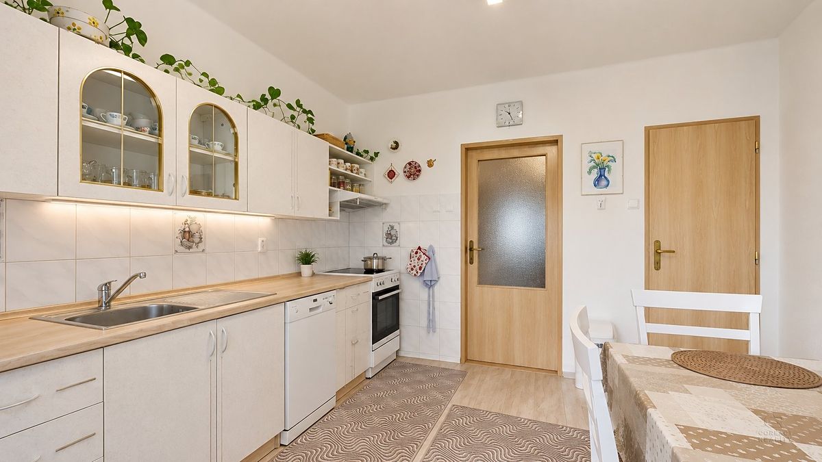 Prodej rodinného domu 177 m², pozemek 1568 m² – fotografie 2