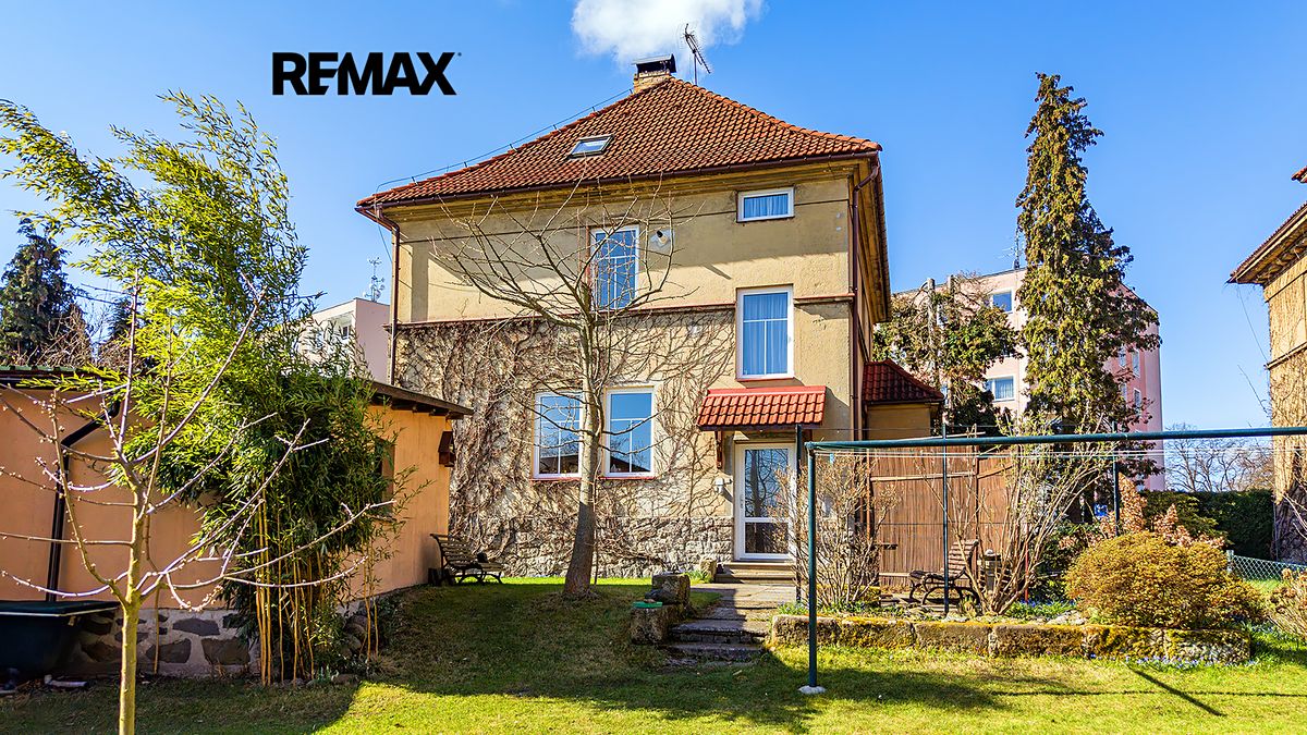 Prodej rodinného domu 294 m², pozemek 813 m²