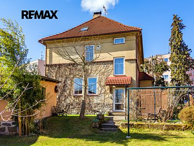 Prodej rodinného domu 294 m², pozemek 813 m²