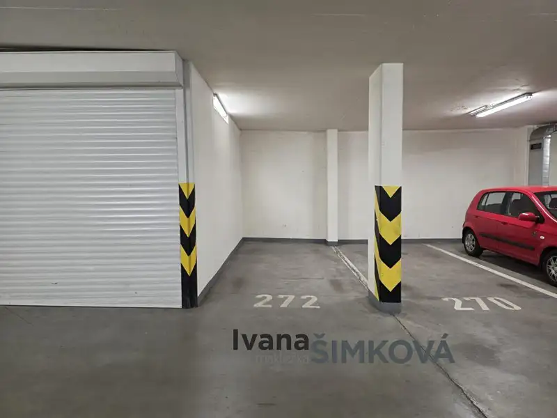 Prodej garážového stání 12 m², Praha – náhled fotky 3