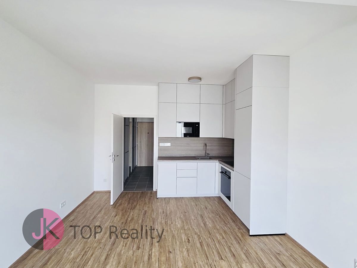Pronájem bytu 1+kk 32 m²