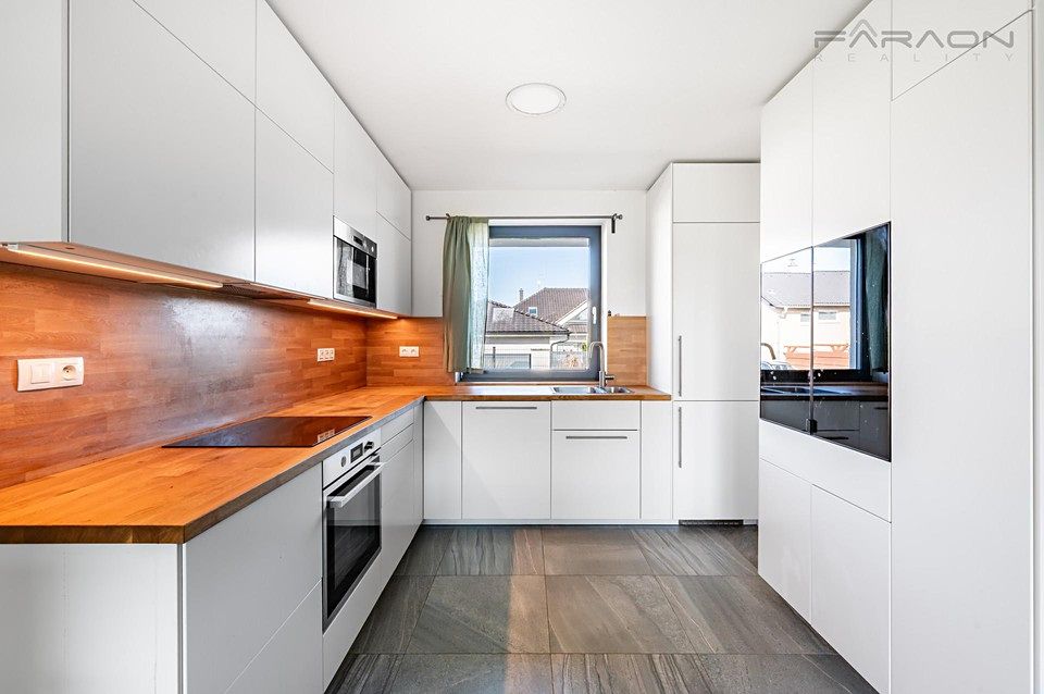 Prodej rodinného domu 131 m², pozemek 846 m² – fotografie 2