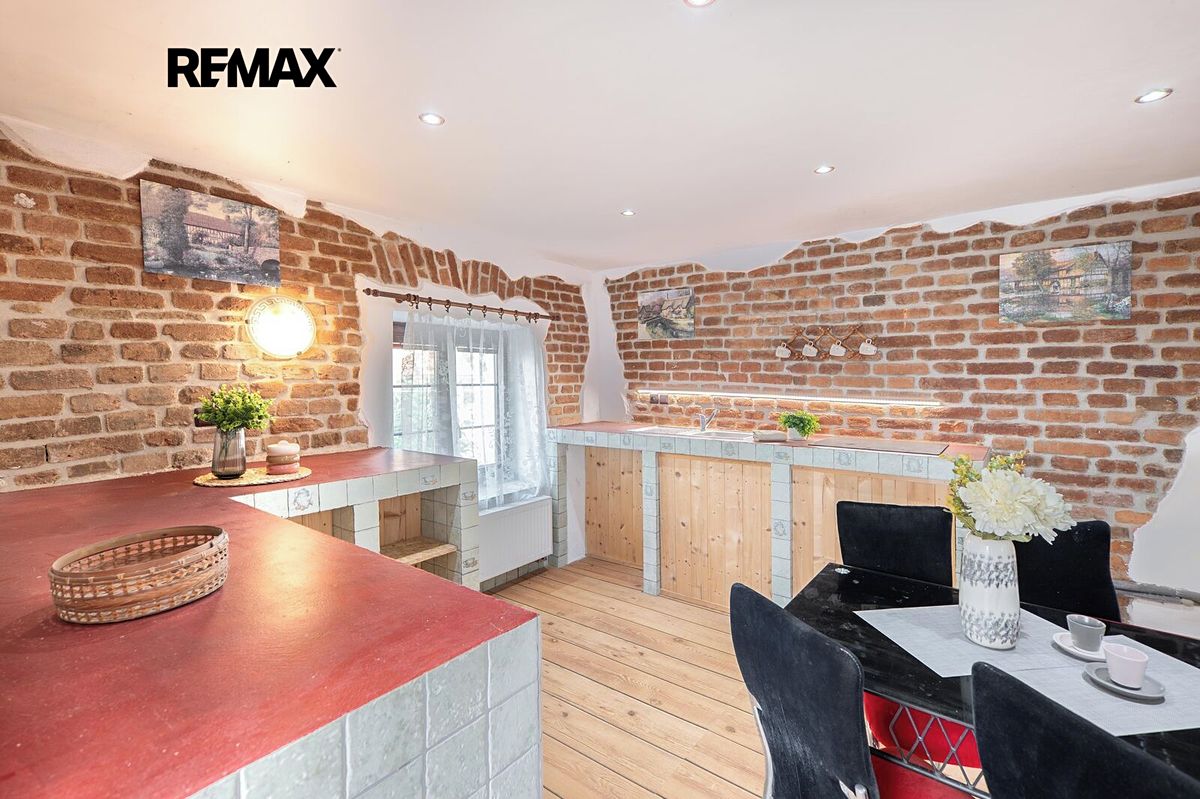 Prodej rodinného domu 192 m², pozemek 1769 m² – fotografie 2