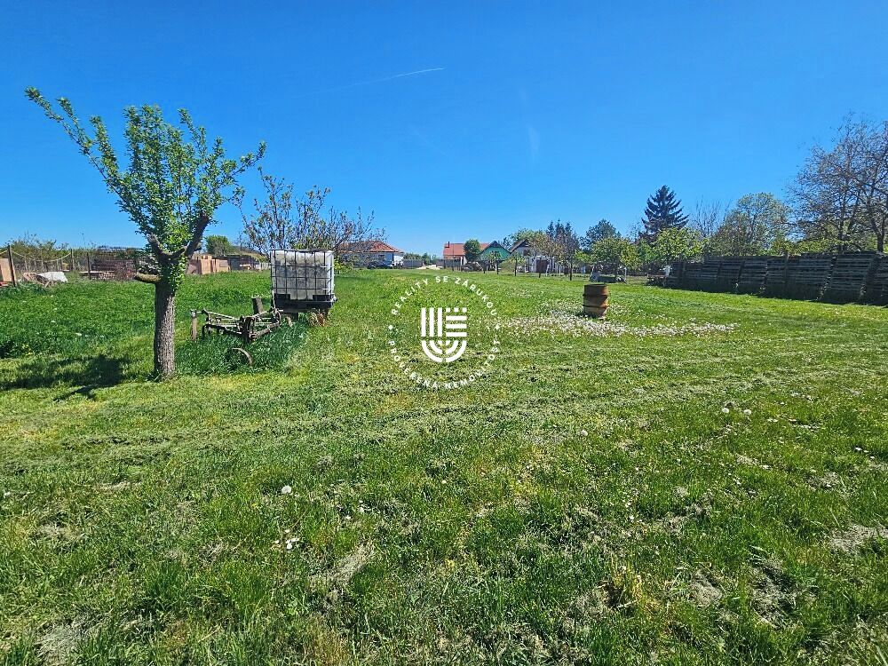 Prodej stavebního pozemku 811 m² – fotografie 2