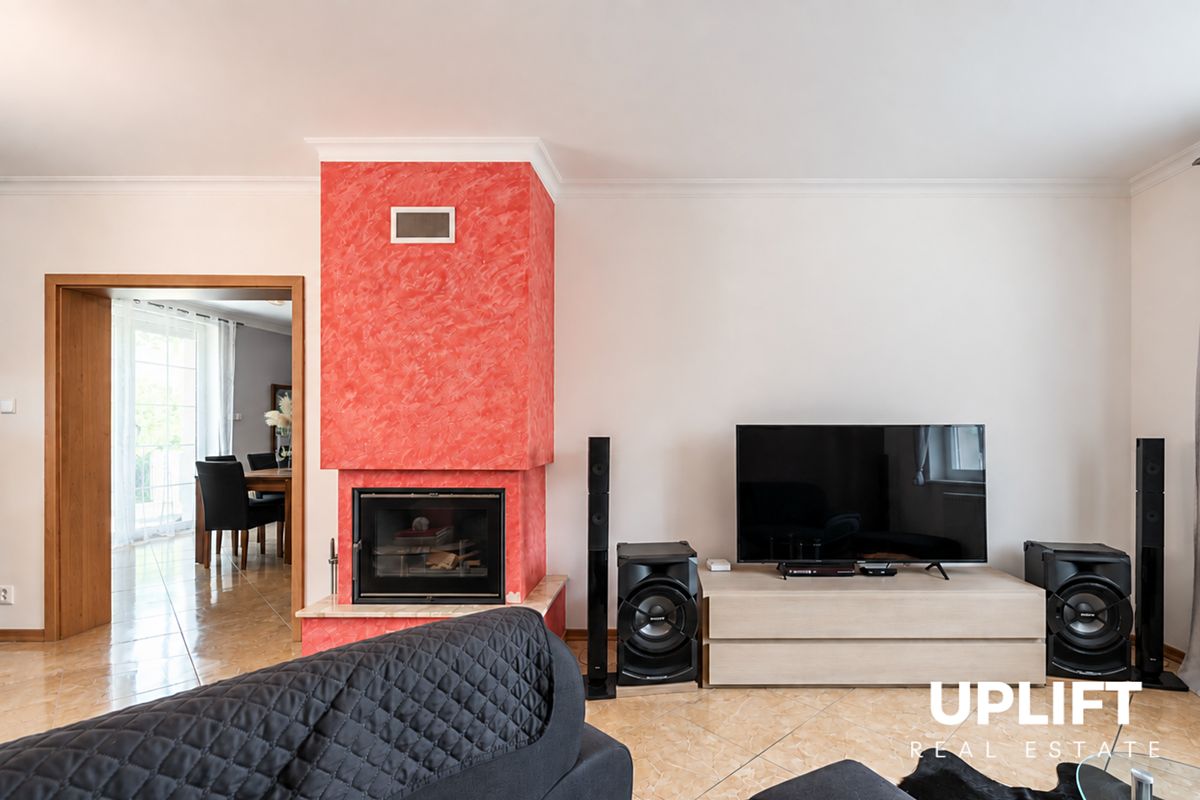 Prodej rodinného domu 225 m², pozemek 1401 m² – fotografie 3