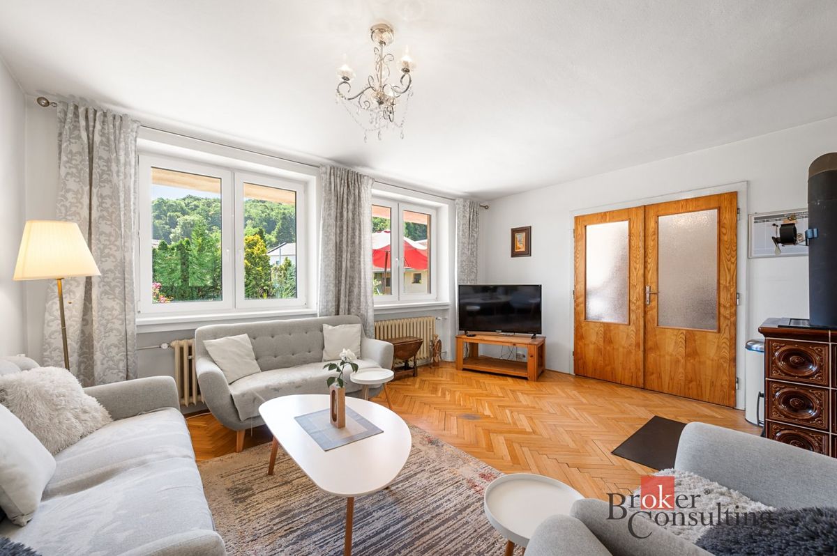 Prodej rodinného domu 220 m², pozemek 208 m² – fotografie 2
