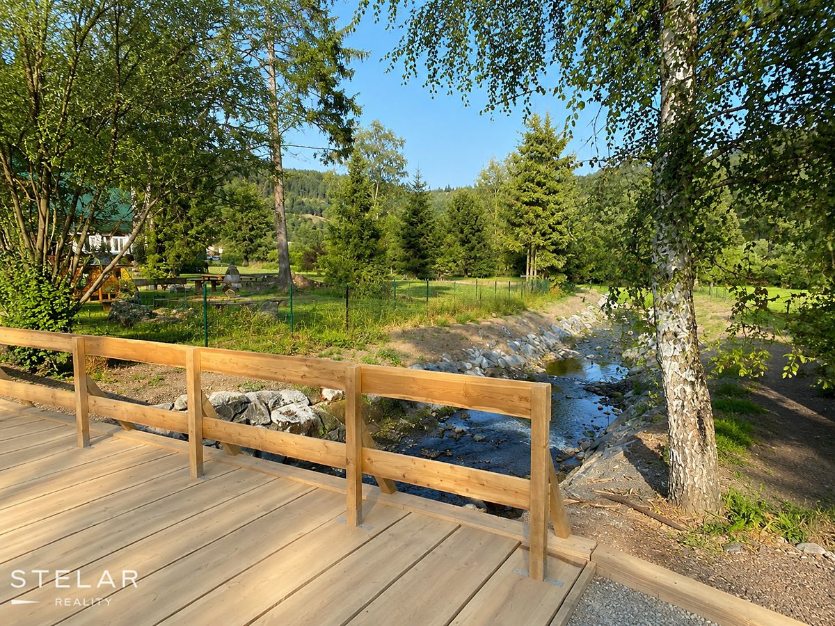 Prodej rodinného domu 442 m², pozemek 750 m² – fotografie 3