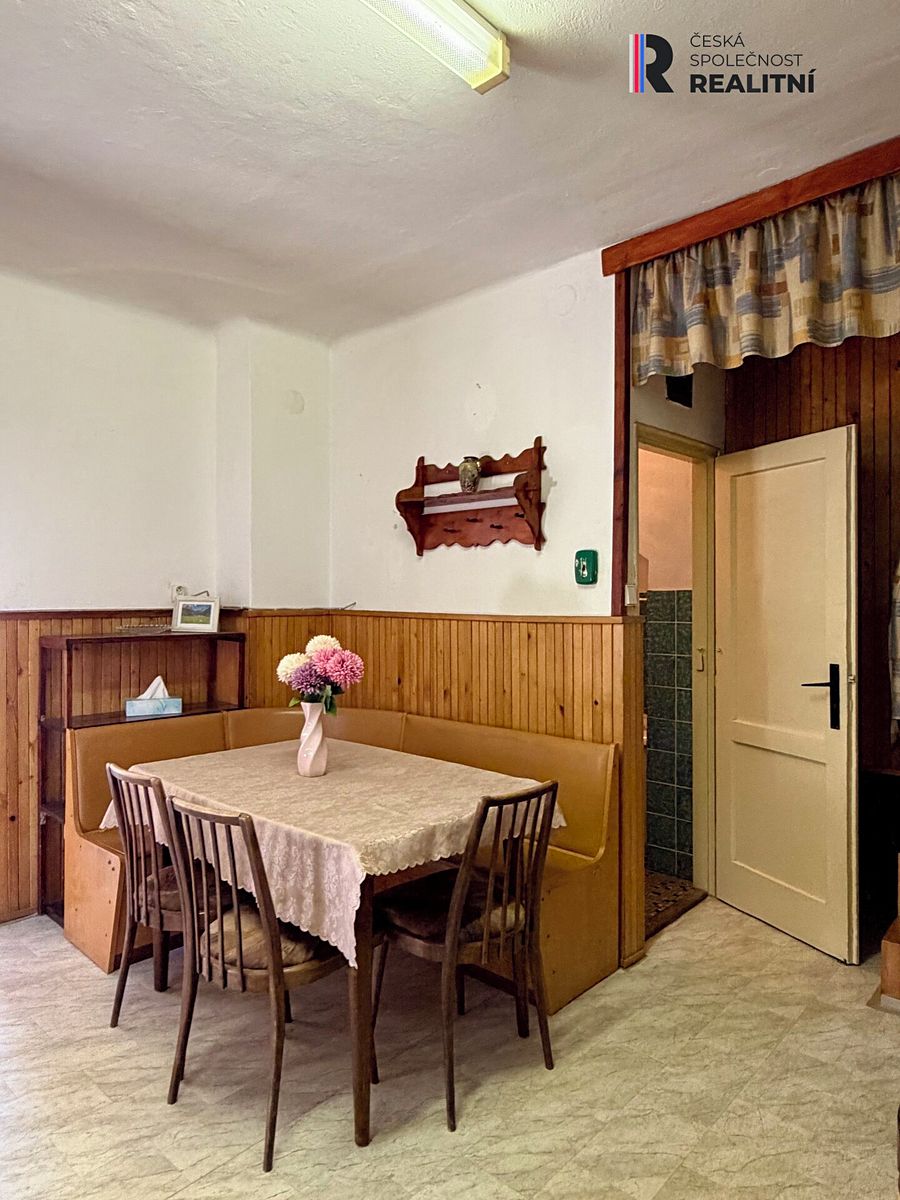 Prodej rodinného domu 132 m², pozemek 988 m² – fotografie 4