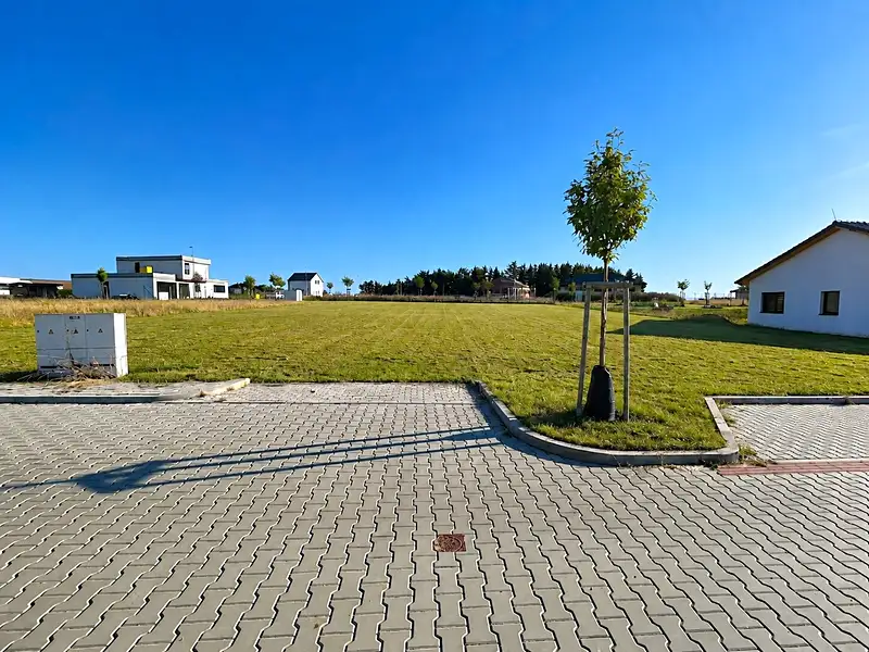 Prodej stavebního pozemku 825 m², Chlumec nad Cidlinou – náhled fotky 1