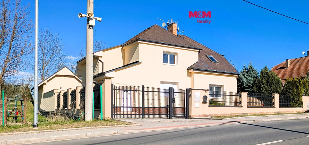 Prodej rodinného domu 280 m², pozemek 798 m²