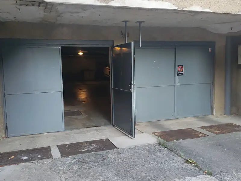 Prodej garážového stání 18 m², Zlín – náhled fotky 1