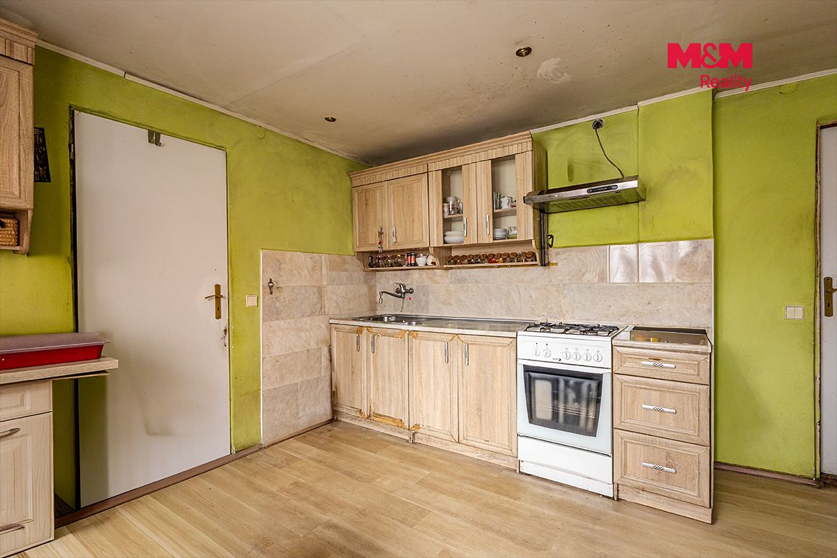 Prodej rodinného domu 200 m², pozemek 350 m² – fotografie 2