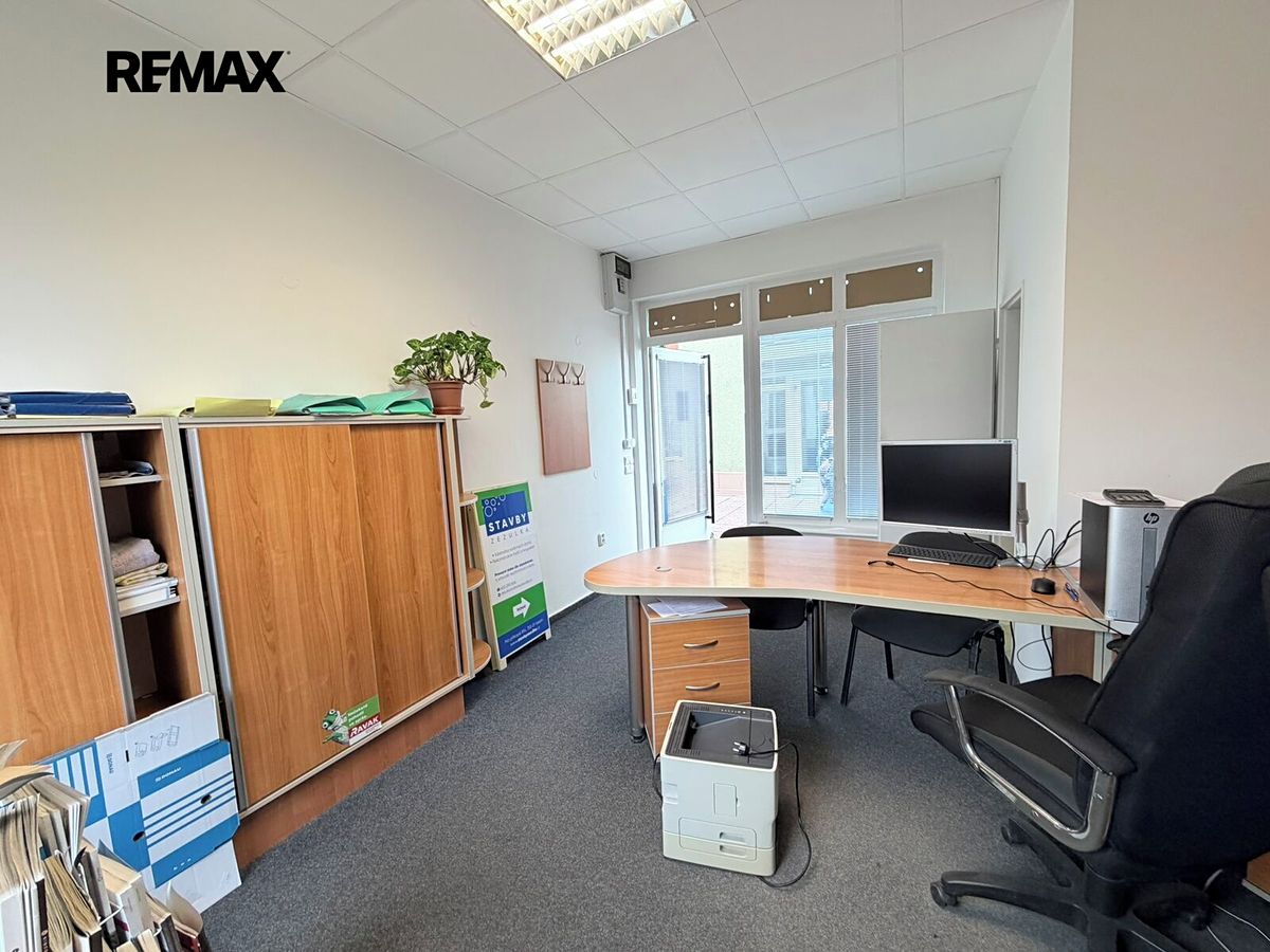 Pronájem obchodního prostoru 17 m² – fotografie 2
