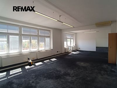 Pronájem kanceláře 319 m²