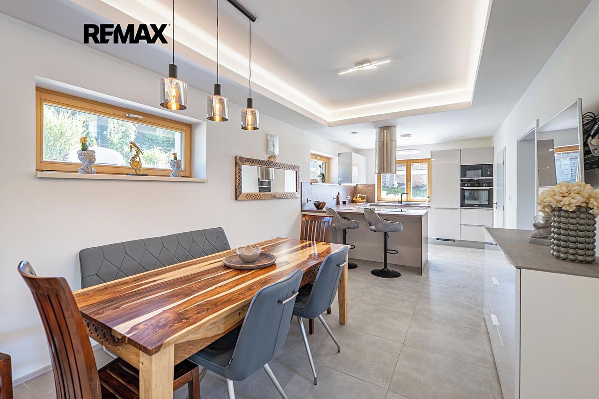 Prodej rodinného domu 162 m², pozemek 836 m² – fotografie 3