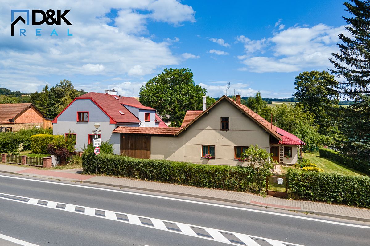 Prodej rodinného domu 483 m², pozemek 1585 m² – fotografie 2