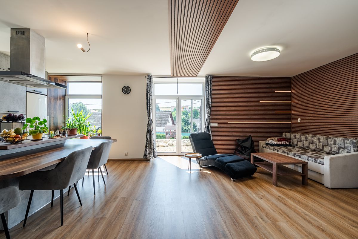 Prodej rodinného domu 180 m², pozemek 1675 m² – fotografie 2