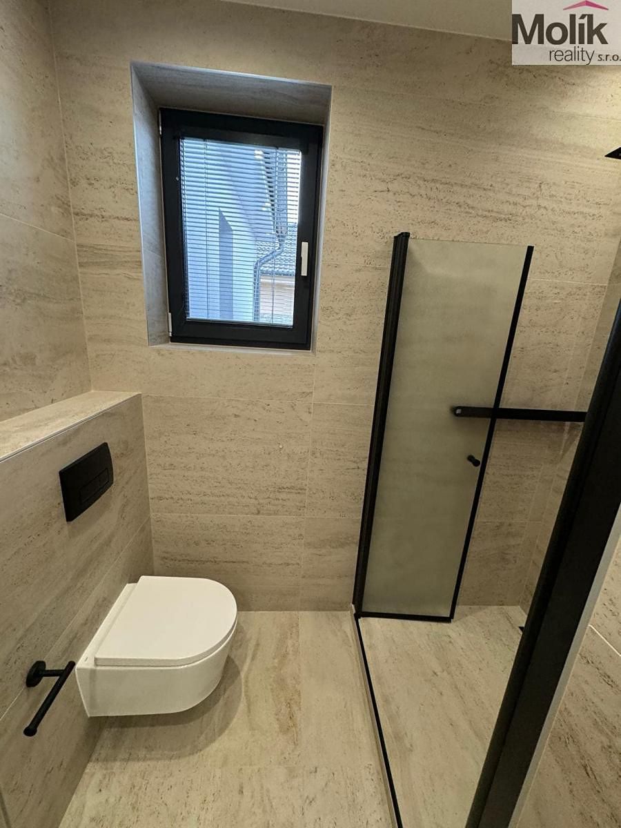 Pronájem bytu 4+kk 97 m² – fotografie 3
