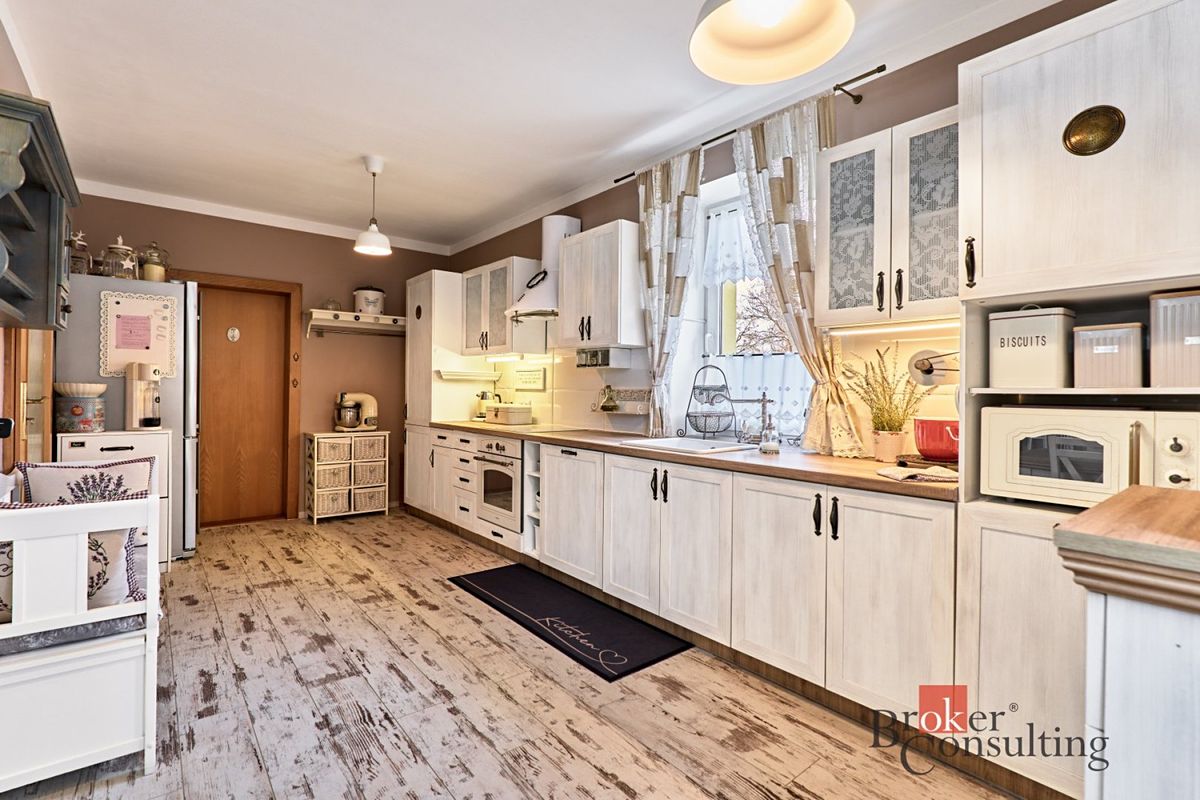 Prodej rodinného domu 180 m², pozemek 1282 m² – fotografie 5