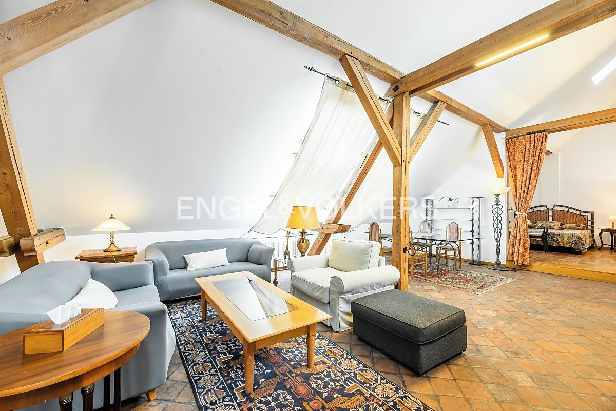 Pronájem bytu 1+kk 169 m² – fotografie 2