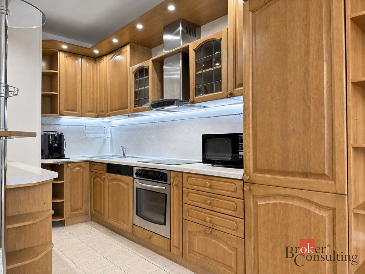 Pronájem bytu pokoje 179 m² – fotografie 5