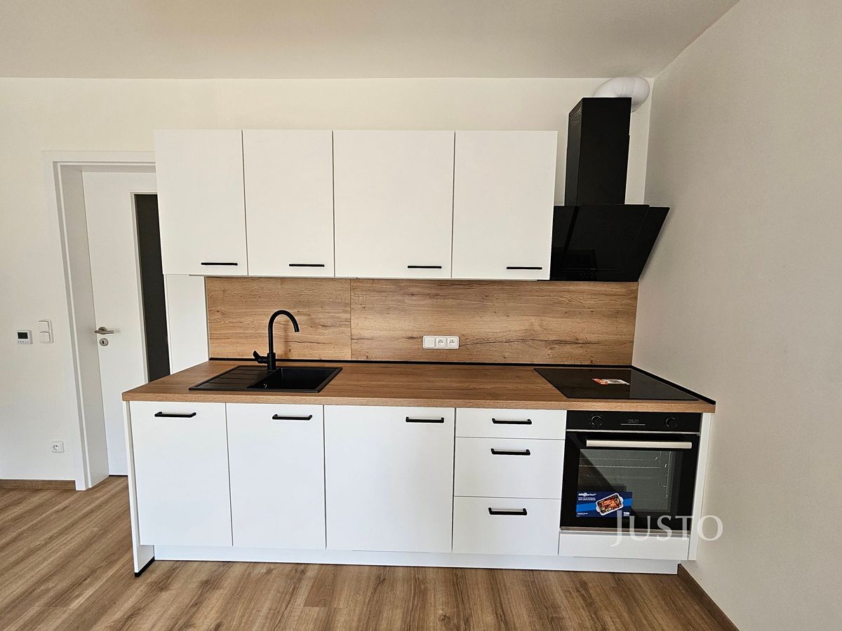 Pronájem bytu 1+kk 36 m² – fotografie 2