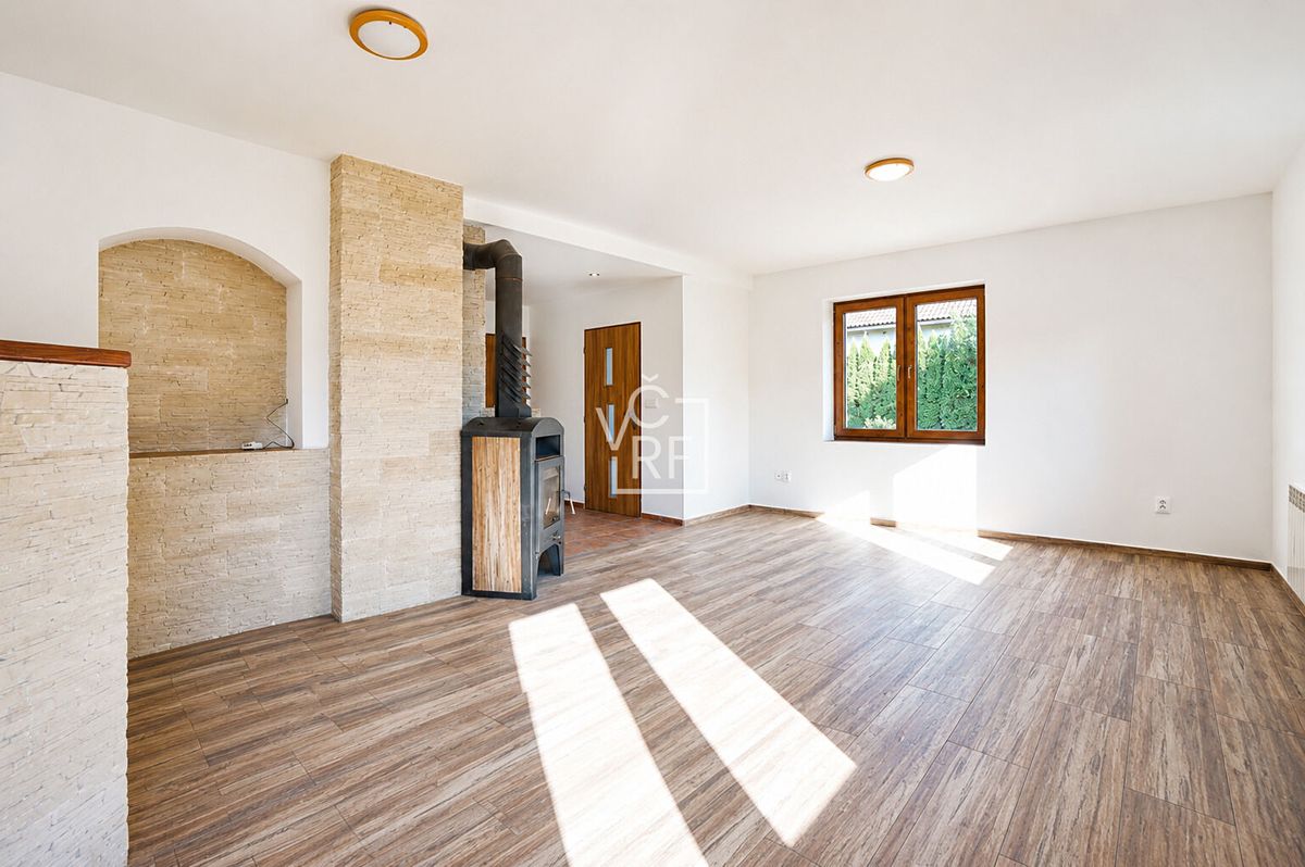 Prodej rodinného domu 160 m², pozemek 714 m² – fotografie 5