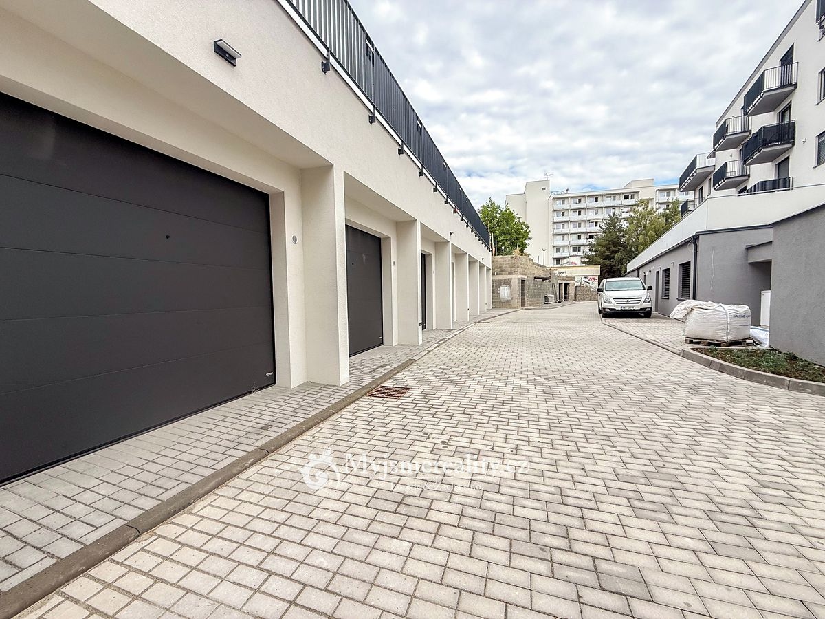 Pronájem garáže 20 m² – fotografie 3