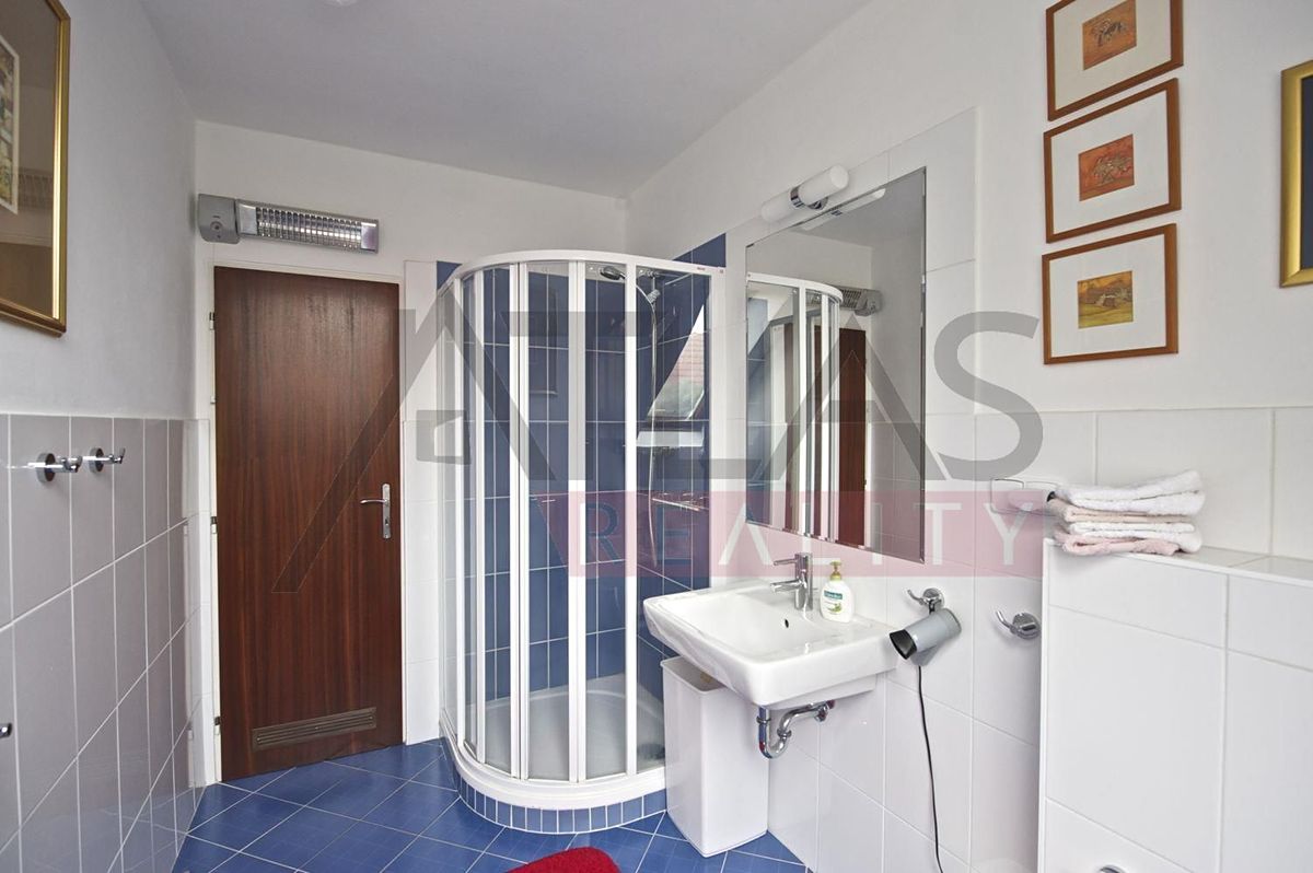 Pronájem kanceláře 365 m² – fotografie 3