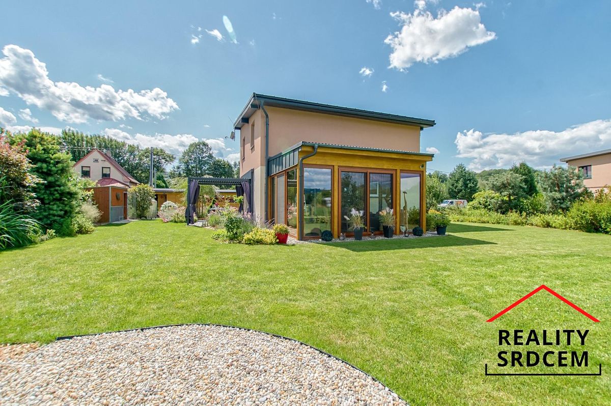 Prodej rodinného domu 104 m², pozemek 873 m² – fotografie 2