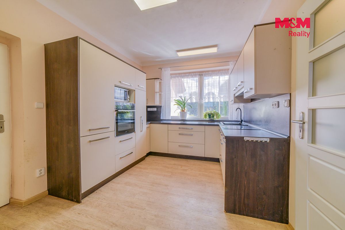Prodej rodinného domu 123 m², pozemek 1262 m² – fotografie 2