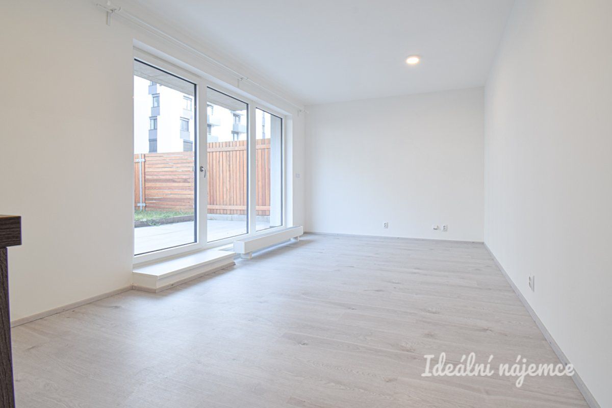 Pronájem bytu 1+kk 29 m² – fotografie 4