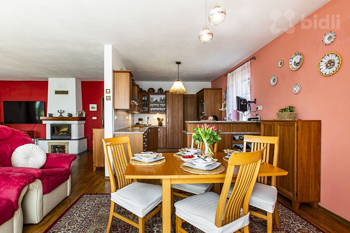 Prodej rodinného domu 345 m², pozemek 789 m² – fotografie 3