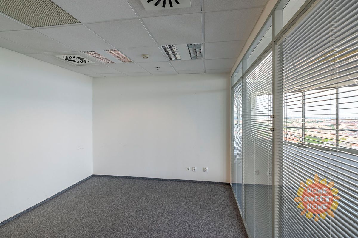 Pronájem kanceláře 93 m² – fotografie 3