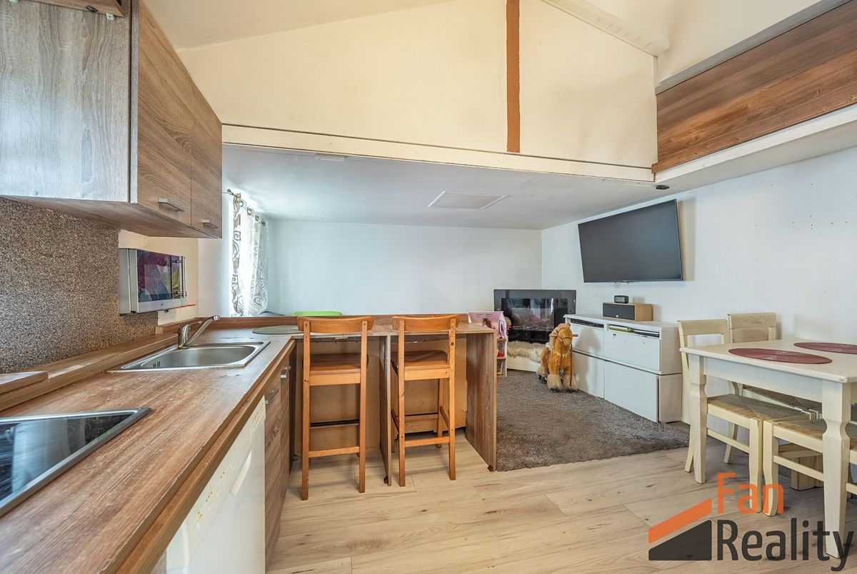 Prodej vícegeneračního domu 218 m², pozemek 445 m² – fotografie 3