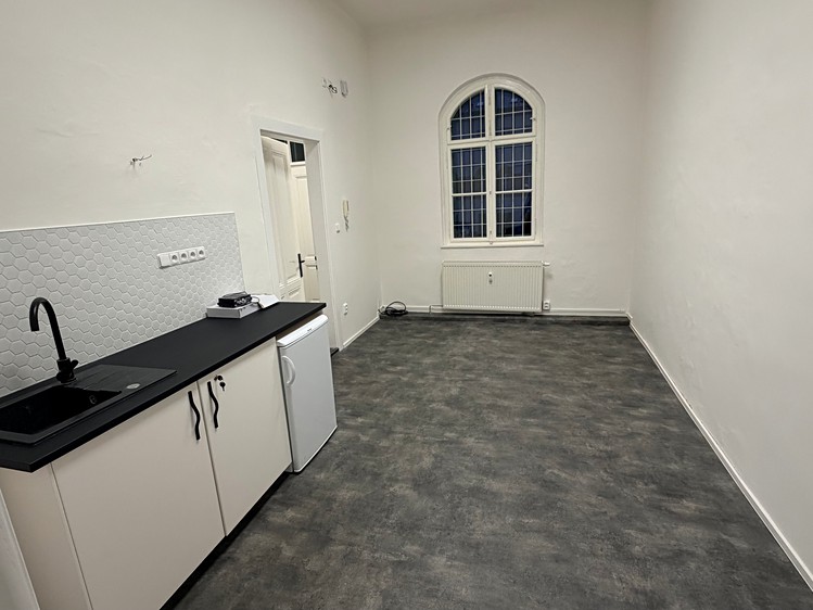 Комерційне приміщення в оренду, 104 м² (2 з 13)