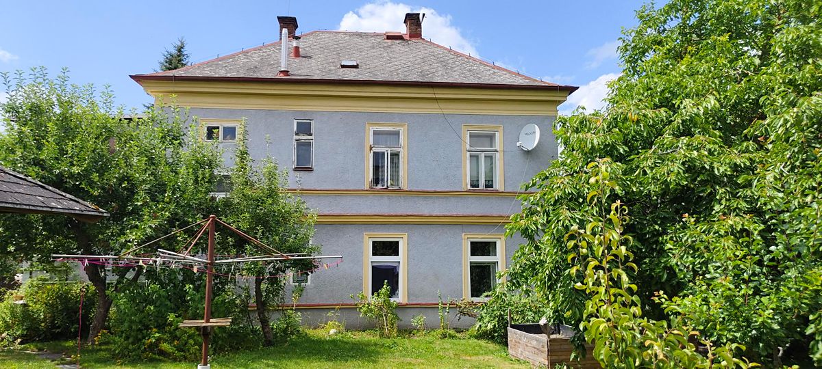 Prodej vícegeneračního domu 240 m², pozemek 950 m² – fotografie 2