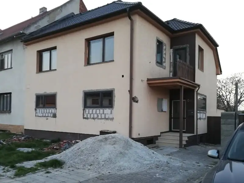 Prodej rodinného domu 200 m², pozemek 780 m², Bánov – náhled fotky 1