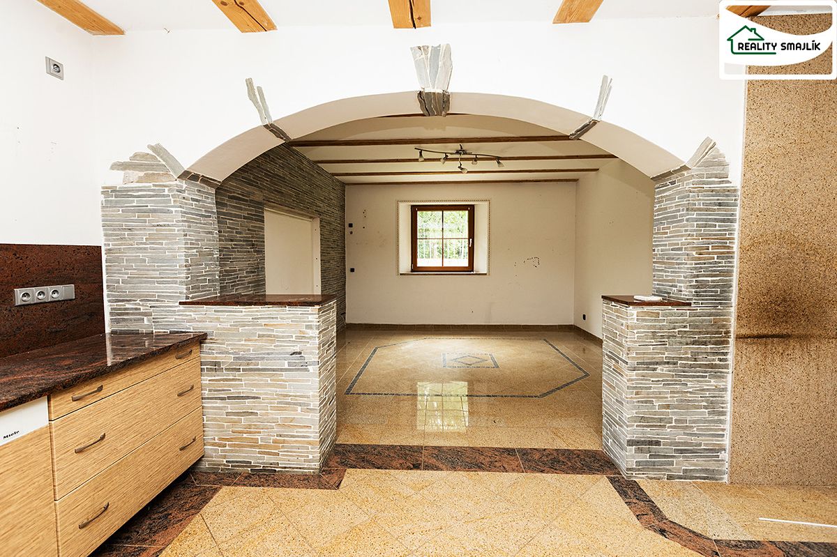 Prodej rodinného domu 500 m², pozemek 1839 m² – fotografie 5