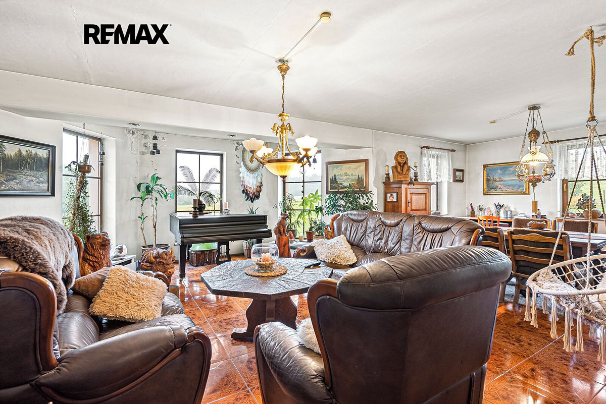 Prodej rodinného domu 555 m², pozemek 114059 m² – fotografie 4