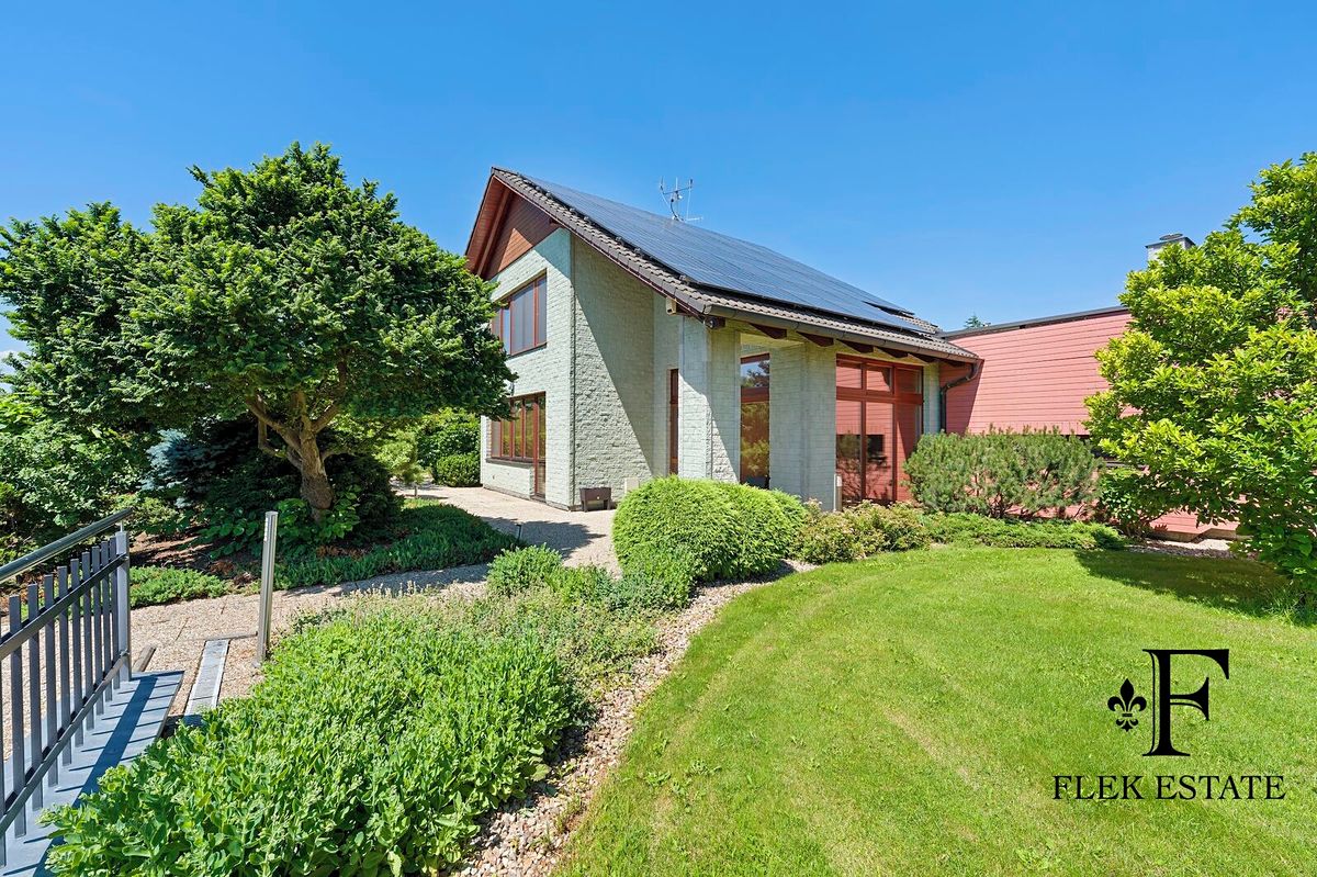 Prodej rodinného domu 371 m², pozemek 2392 m² – fotografie 2
