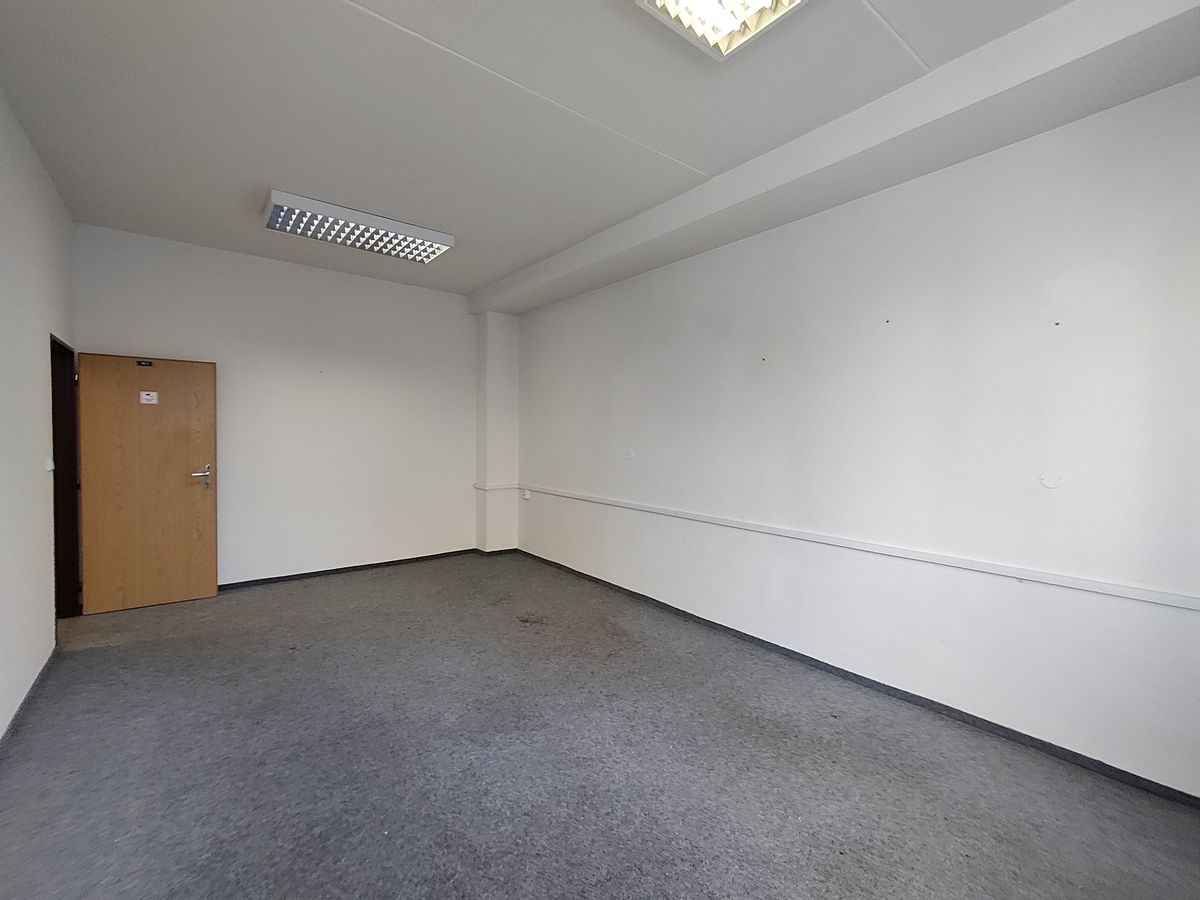 Pronájem kanceláře 509 m² – fotografie 3
