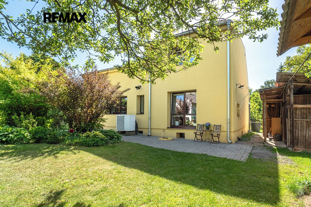 Prodej rodinného domu 200 m², pozemek 1121 m² – fotografie 5