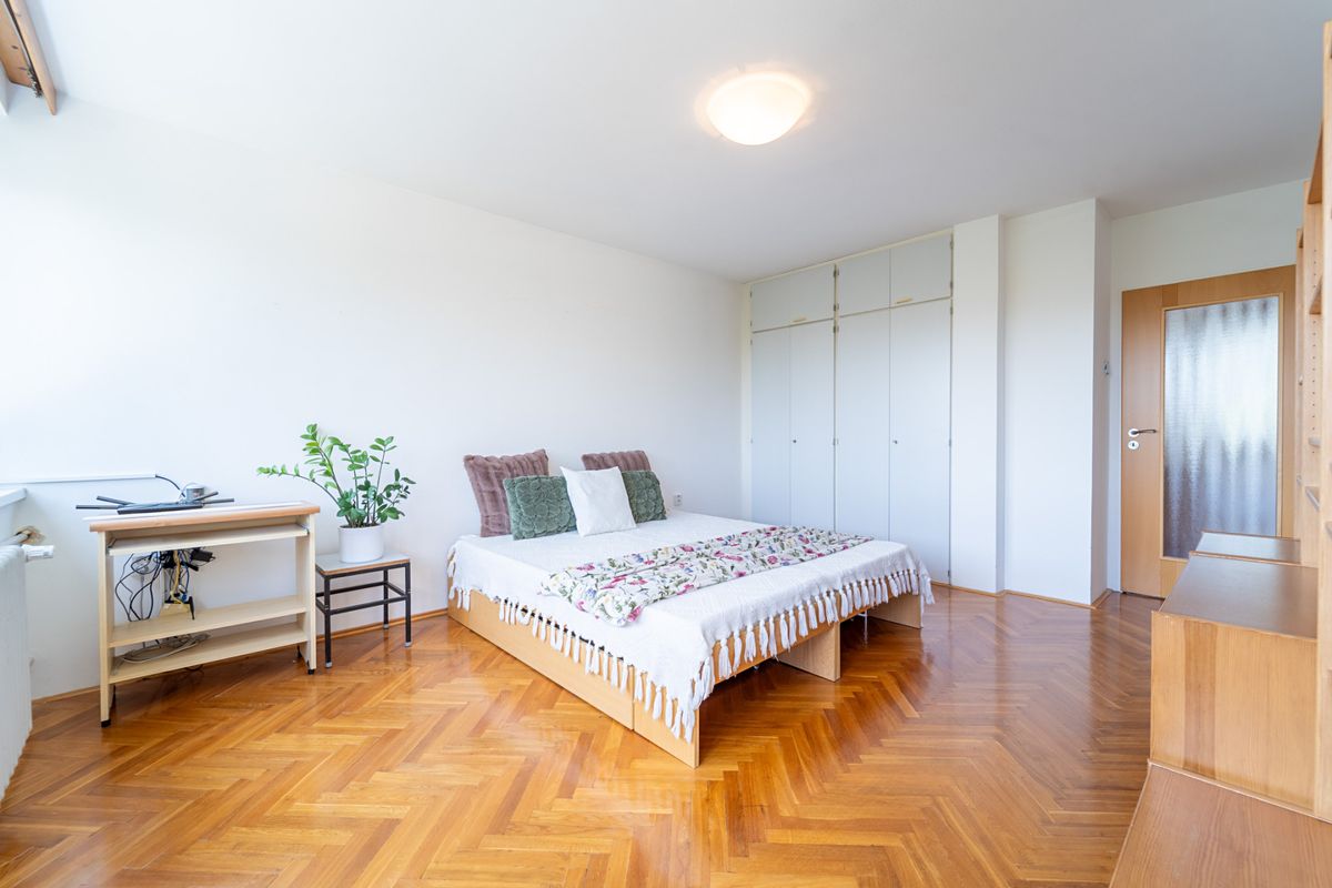 Prodej vícegeneračního domu 198 m², pozemek 317 m² – fotografie 4