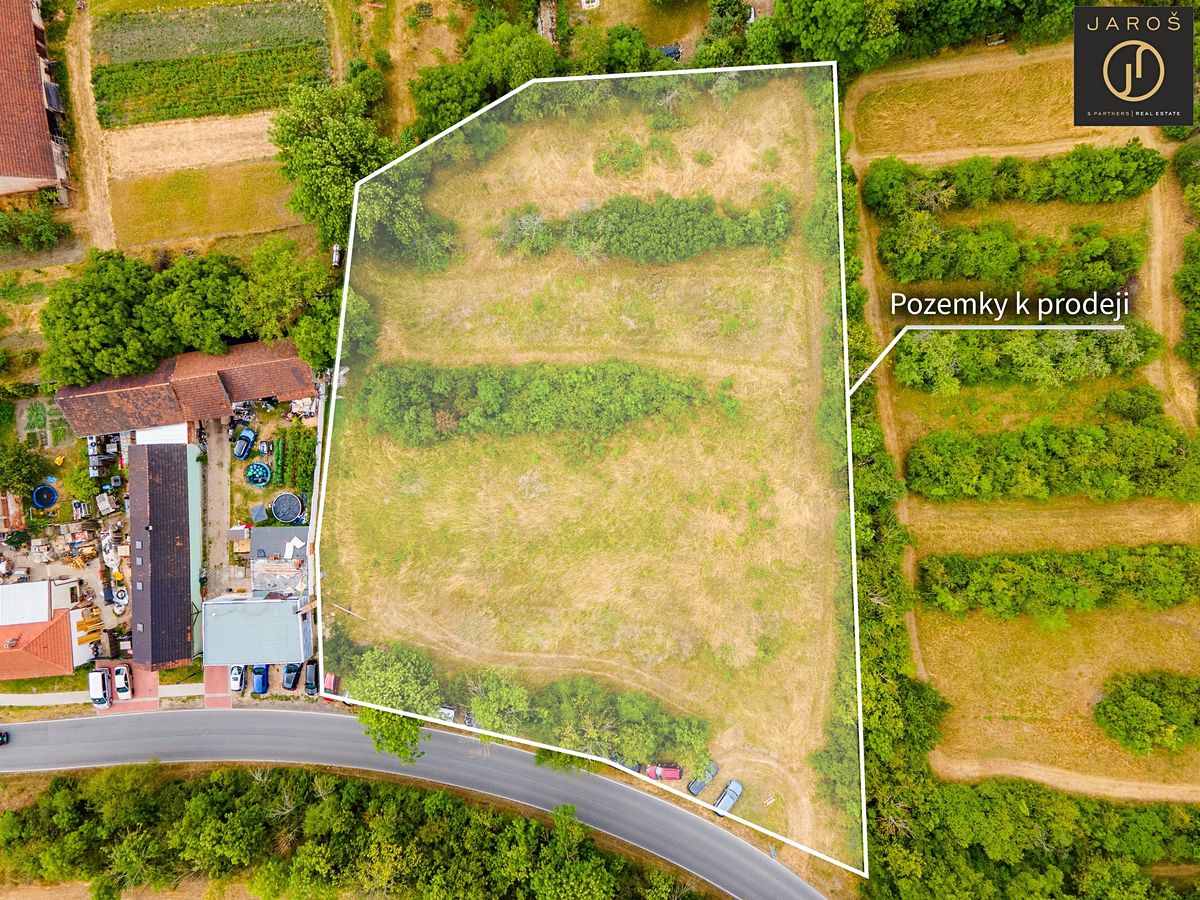 Prodej stavebního pozemku 800 m² – fotografie 2